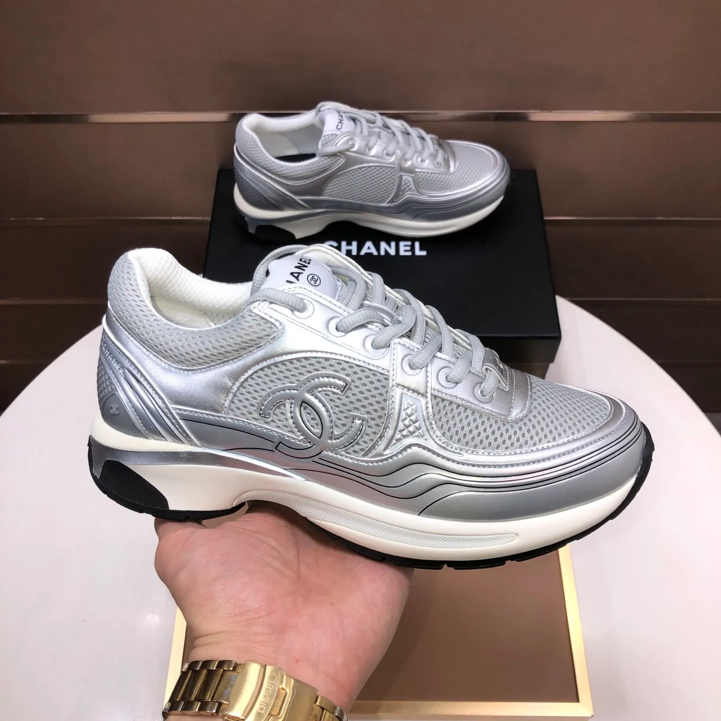 Men's shoes💰600💰【CHANEL】(Chanel couple's model)👩‍❤️‍💋‍👨The latest all-season shoes🔥🔥The ultimate derivative model. Not only are you more fashionable on your feet, but wearing flat shoes can also lengthen your overall body shape ~ "Features" The simple upper is paired with conspicuous small fragrant cloth strips, which is fashionable and high-end. 💕💕Selected Chanel fabric for the upper, comfortable and soft fabric lining available in 5 colors 🐎Size: (women's 35-39, customized 40. Men's 38-44, customized 45)